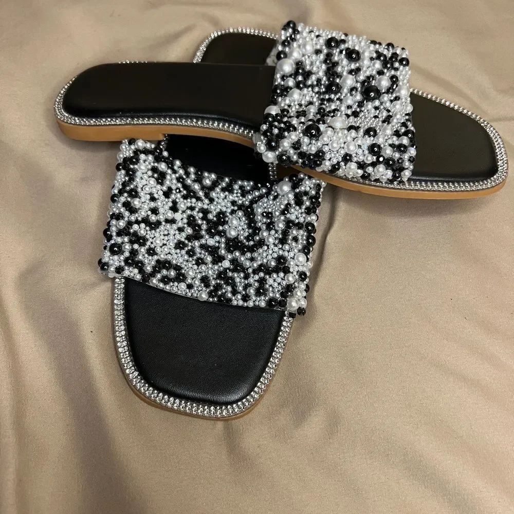 One of a kind sandals - Picture 2 of 3